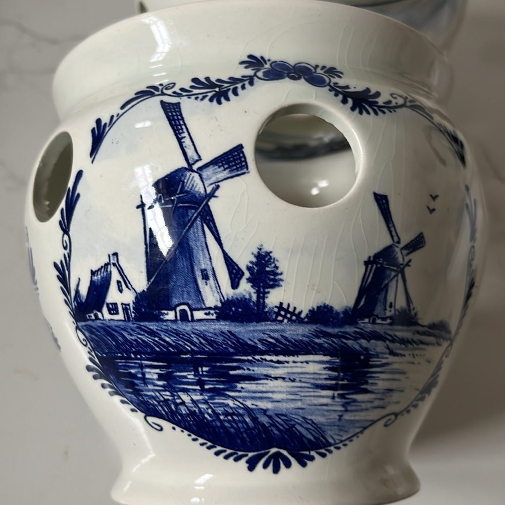 Vintage Set Of Two Delft Blue Tulip Planters Diameter 4.5 in Hight 5in - Picture 4 of 9
